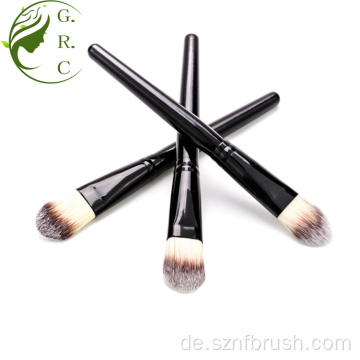 Wenden Sie die beste Fundament- und Pulver-Make-up-Pinsel an